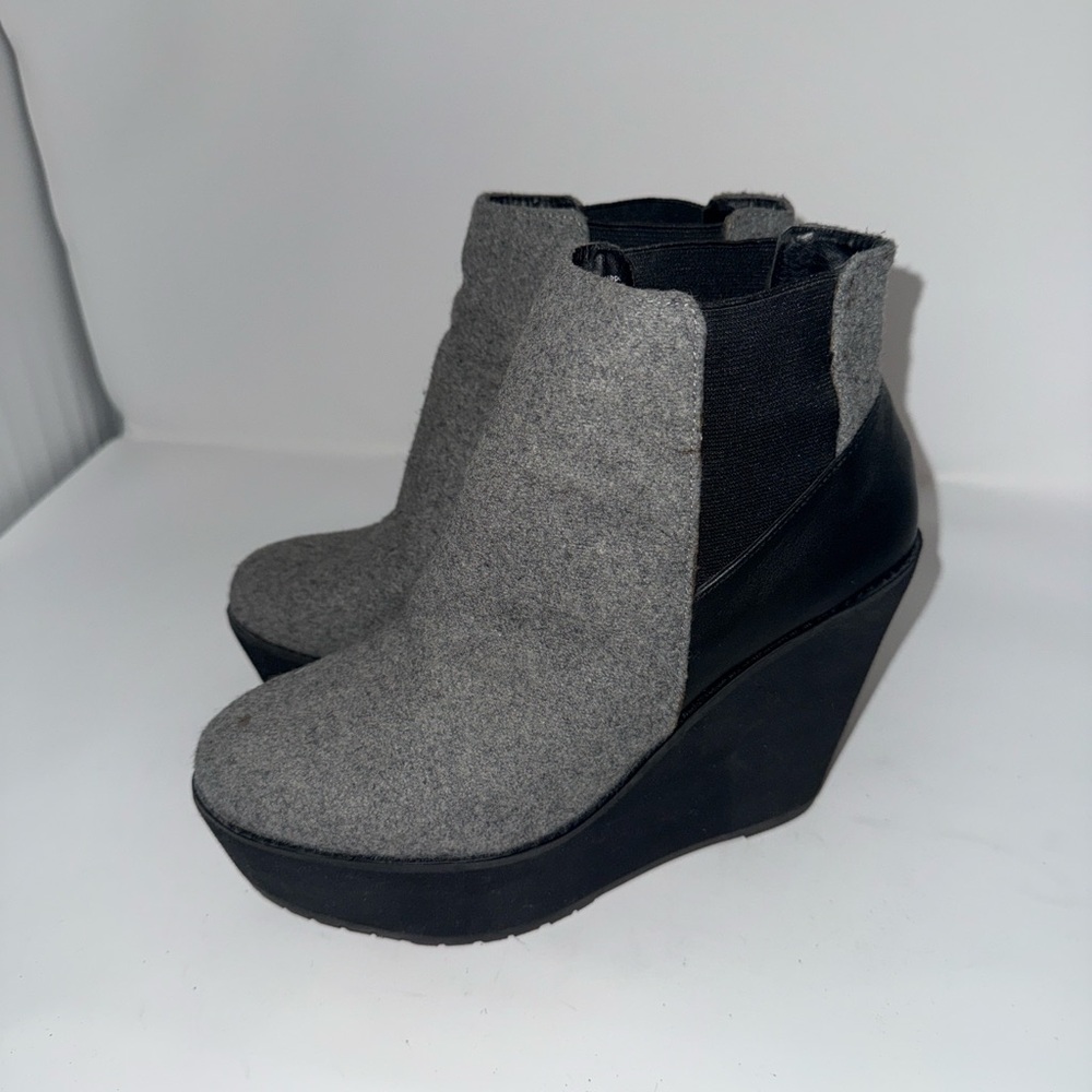Shellyโs London wedge platform boots booties size 8.5